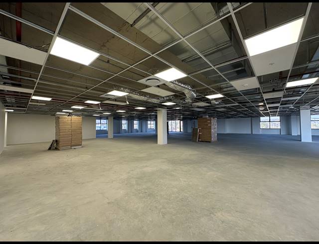 883M² OFFICE TO LET IN GLENADRIENNE